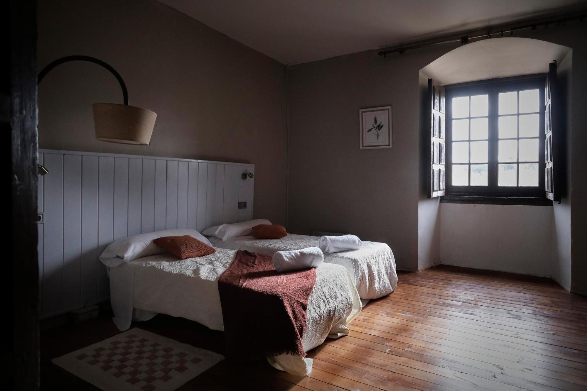 Casa Rural Palacio Conde De Aldana Con Piscina Entre Encinares Y Dehesas Terradillos Exterior foto