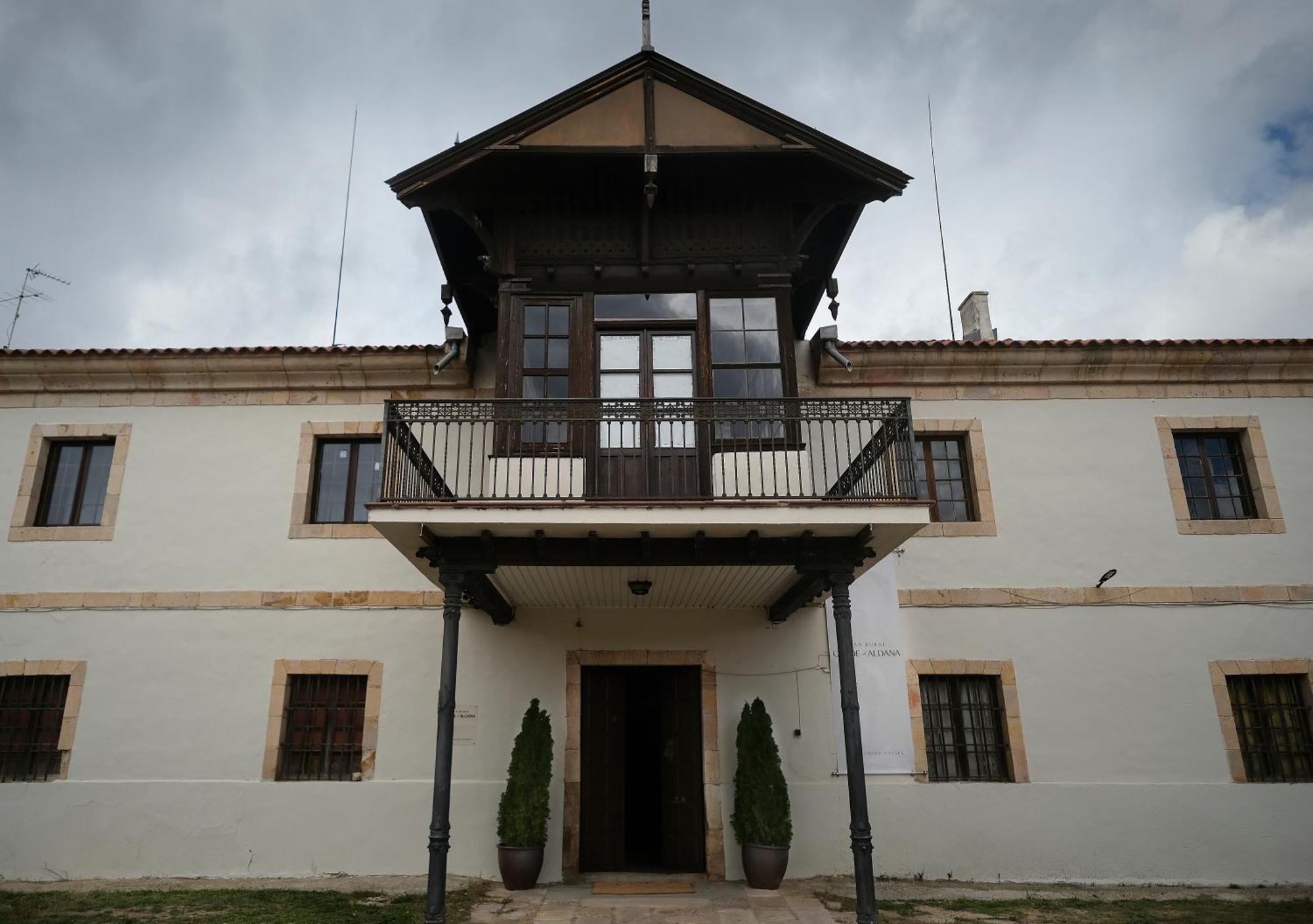 Casa Rural Palacio Conde De Aldana Con Piscina Entre Encinares Y Dehesas Terradillos Exterior foto